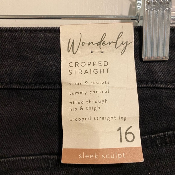 Wonderly Cropped Straight Black Rinse Wash Sleek Sculpt Jeans Size 16 NWT - Picture 6 of 16